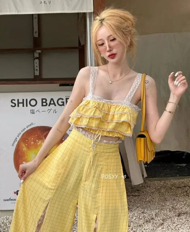 ชุดเซ็ต POSYY สีเหลือง เสื้อขนมชั้นลูกไม้ กางเกงแหวกลูกไม้ Size L thumbnail 5