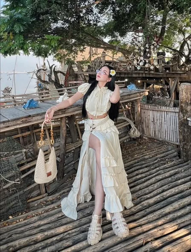 ชุดเซ็ตเสื้อครอปกระโปรงยาว By First Size M L thumbnail 4