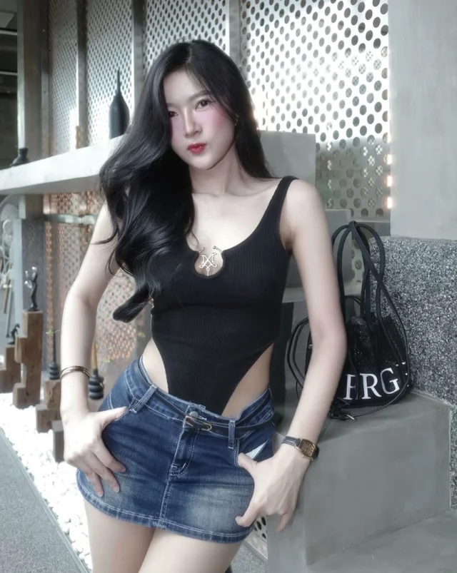 sheglammrent Brand  Merge thumbnail 2