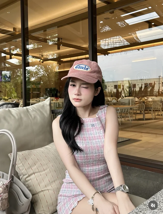 sheglamm.rent Brand  Hearteyes thumbnail 4