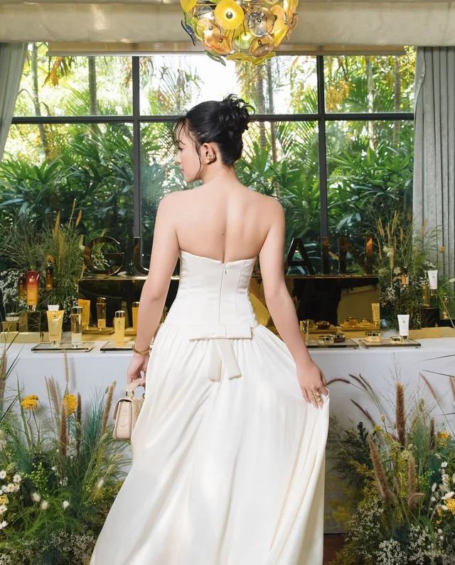 huong เกาะอกโบว์หลัง thumbnail 4