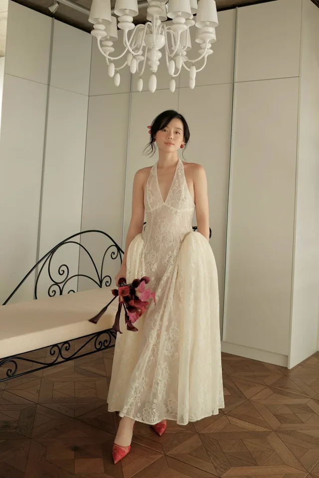 huong เดรสลูกไม้ผ่าอก thumbnail 1