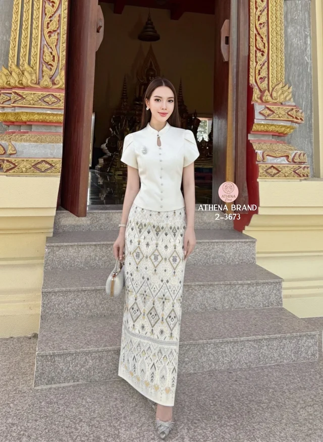 ชุดไทยเสื้อสีครีม ผ้าถุงครีมเขียว