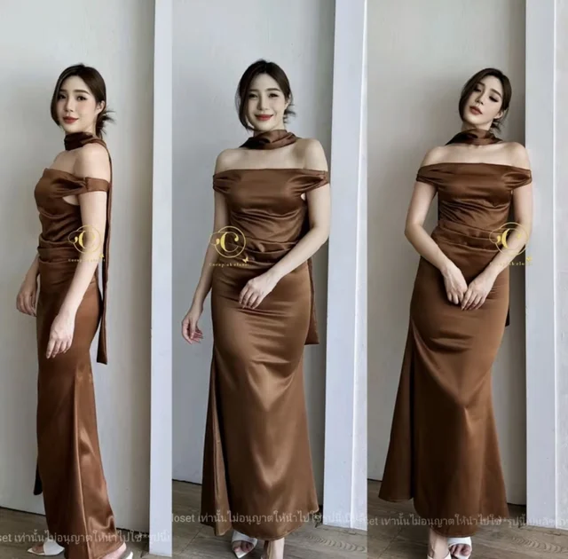 เดรสเปิดไหล่มีป้าพาดคอ