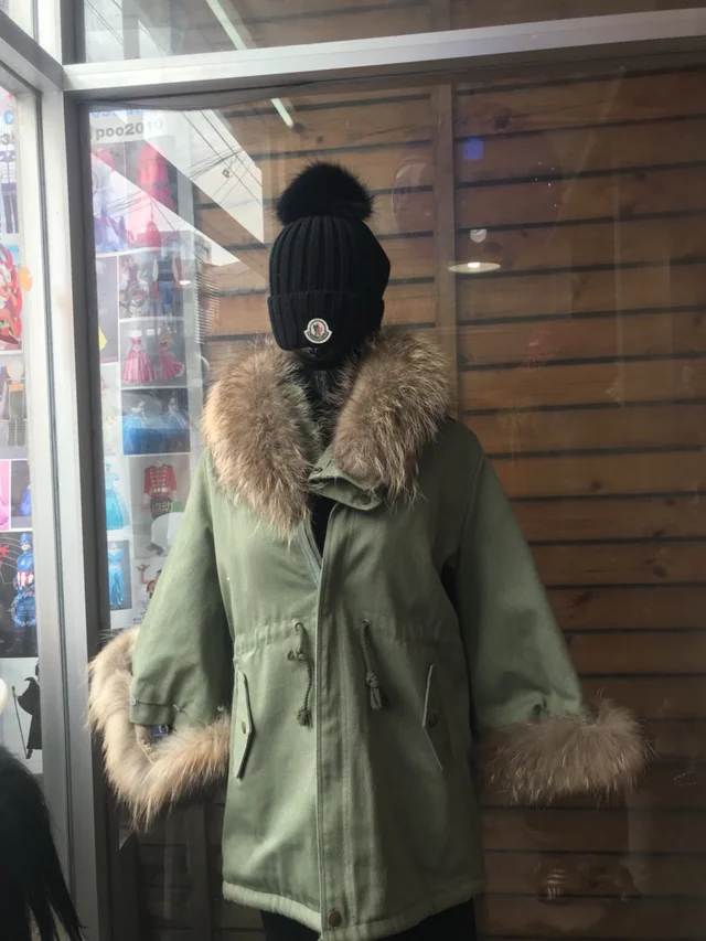 ขาย/ให้เช่าเสื้อขนสัตว์Fox Fursแบรนด์เนม
