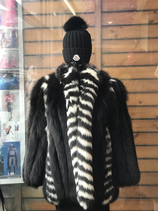 เสื้อขนสัตว์โทนสีเข้ม Fox Fur thumbnail 4