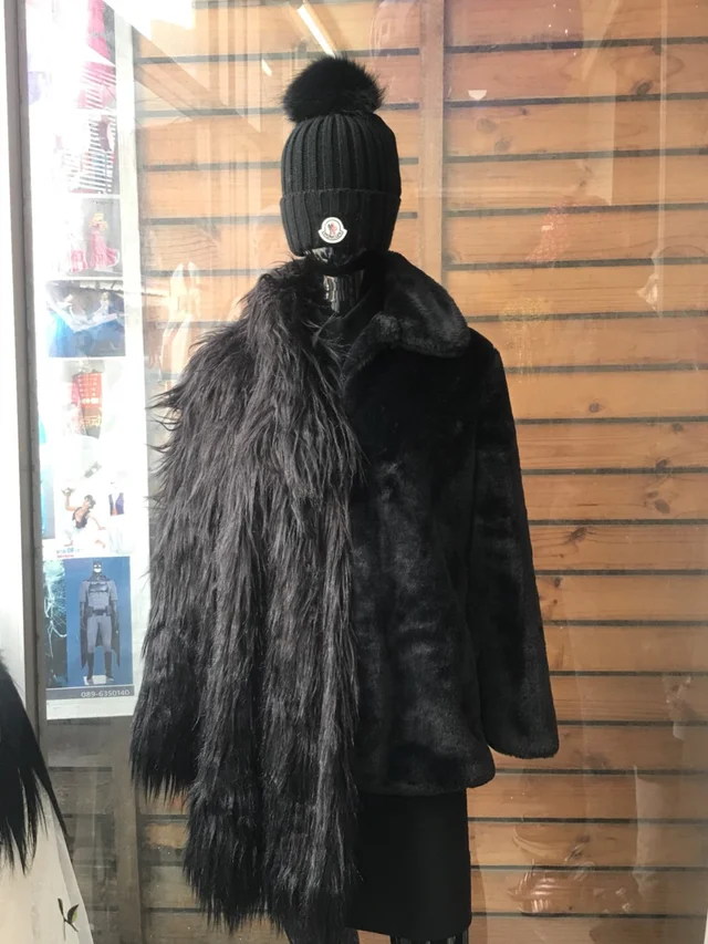 เสื้อขนสัตว์โทนสีเข้ม Fox Fur thumbnail 2
