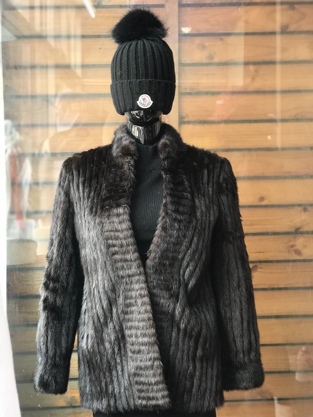 เสื้อขนสัตว์โทนสีเข้ม Fox Fur thumbnail 3