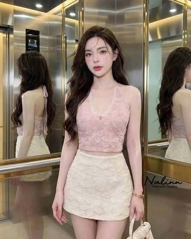 Nalinn Pink Lace Crop Top and Skirt Set Size SM thumbnail 3