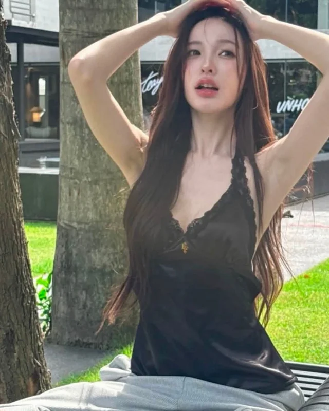 Black Lace Halter Camisole Top Size SM thumbnail 2