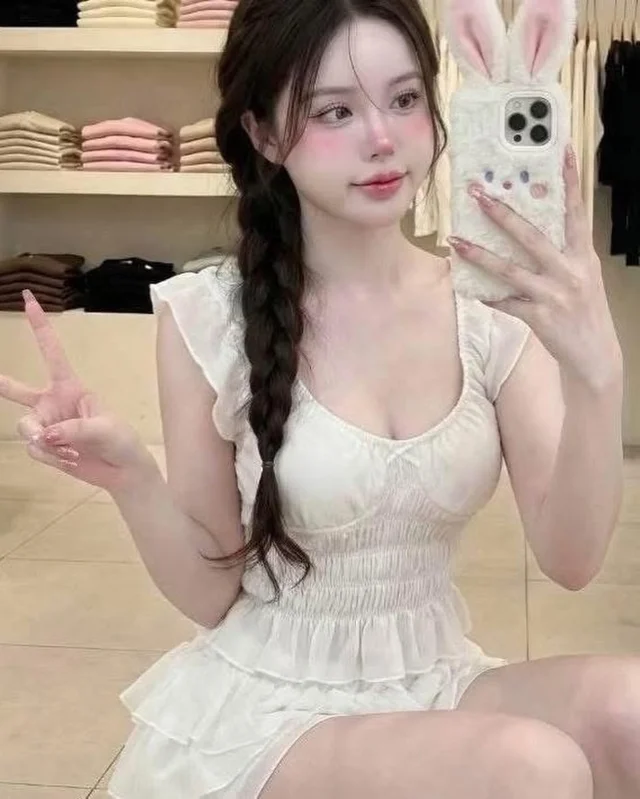 White Ruffled Crop Top Shorts Set Size M thumbnail 3