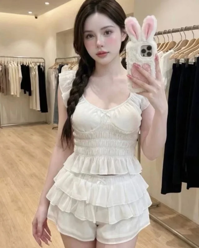 White Ruffled Crop Top Shorts Set Size M (alternate)