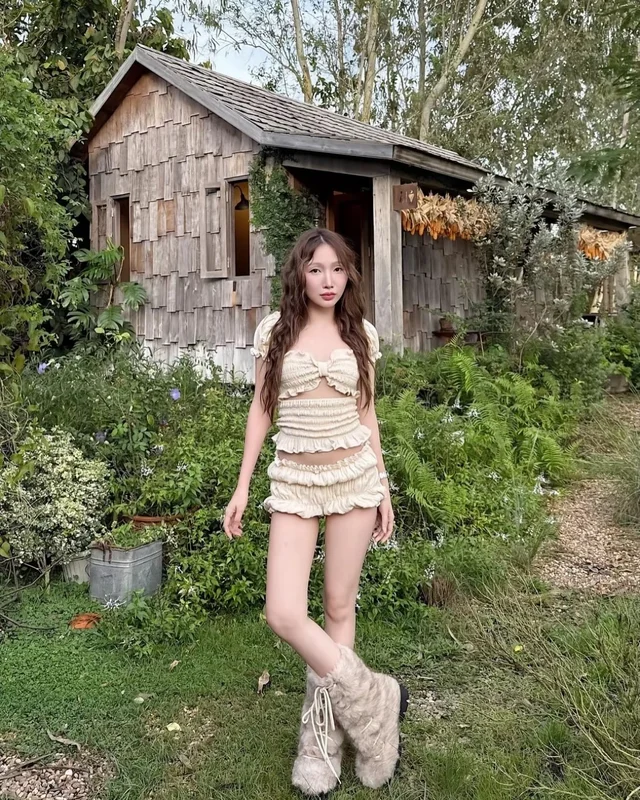 Suwimol Ruffled Crop Top Shorts Set S thumbnail 3