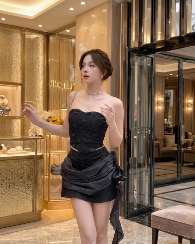 ชุด Two Piece Set สีดำ เสื้อเกาะอก และ กระโปรงสั้น (alternate)