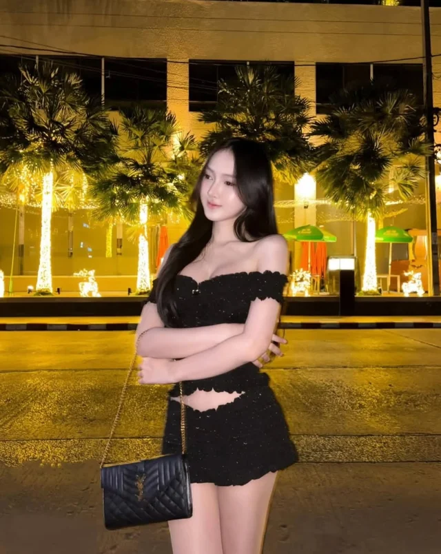 Karsrich Two Piece Set เสื้อปาดไหล่ กระโปรงสั้น สีดำ Size M thumbnail 2