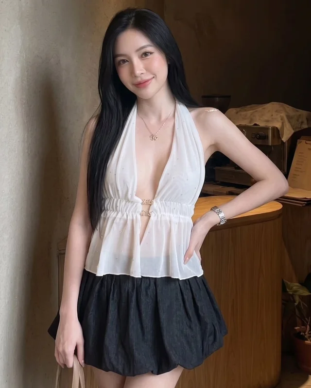 Two Piece Set เสื้อครอปคอ halter และ กระโปรงสั้นสีขาวดำ Size S (alternate)