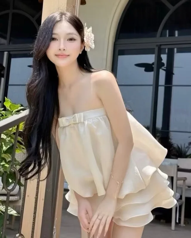 Strapless Bow Top and Layered Ruffle Skort Set Size S thumbnail 3