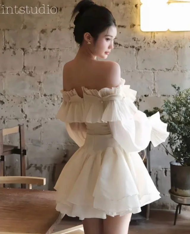 Mintstudio White Off Shoulder Mini Dress เดรสสั้นเปิดไหล่ thumbnail 3