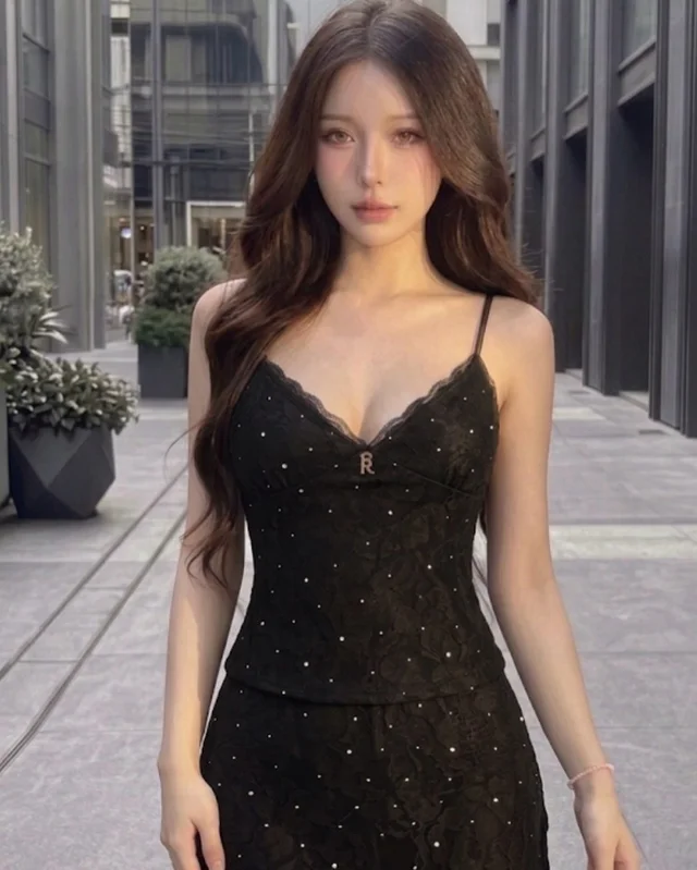 PD ชุดเซ็ตเสื้อสายเดี่ยวลูกไม้ กระโปรงสั้น B22 (alternate)