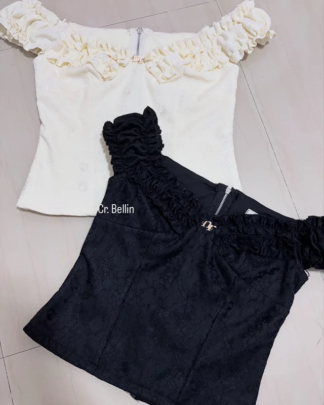 NICHARIS Ruffled Off Shoulder Top เสื้อเปิดไหล่ระบาย (alternate)
