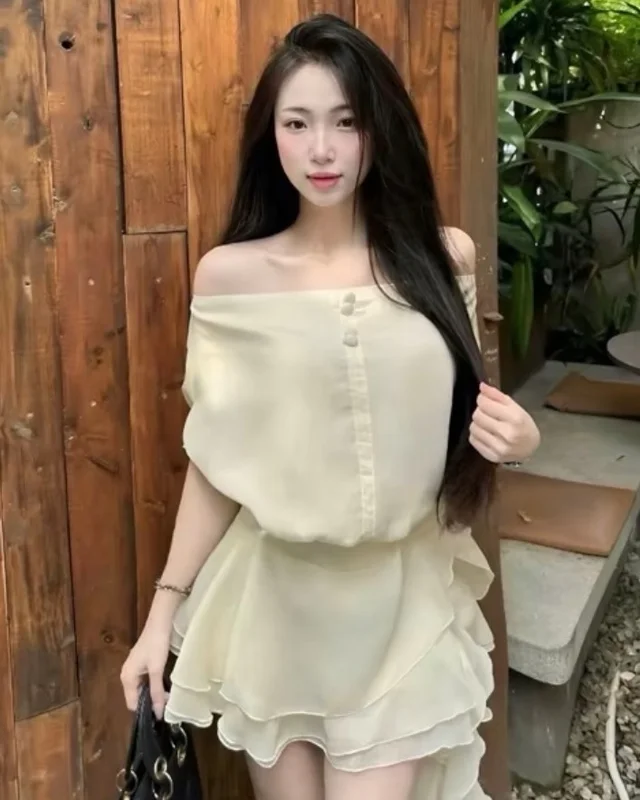 เดรสสั้นปาดไหล่สีครีมดีไซน์น่ารัก Off Shoulder Mini Dress (alternate)
