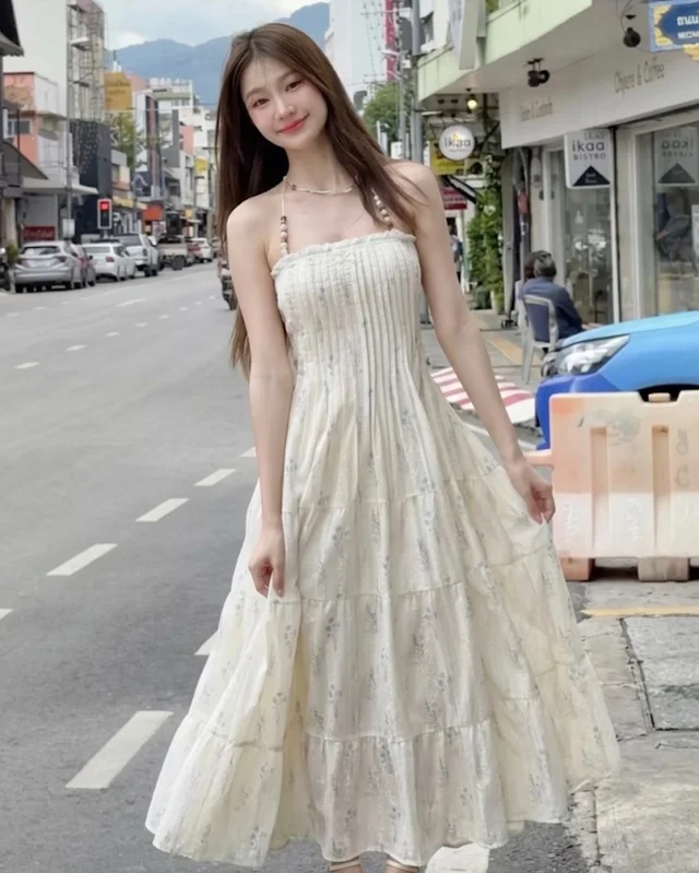 เดรสยาวลายดอกไม้ Halter Neck Floral Dress Free Size (alternate)