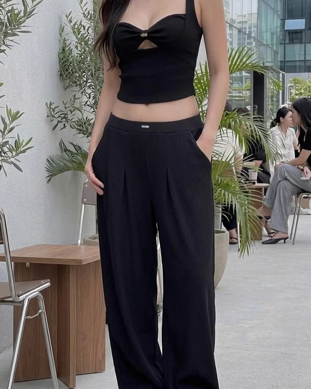 Unigam Crop Top and Pleated Pants Set ชุดเสื้อครอปและกางเกงดำ Size F thumbnail 3