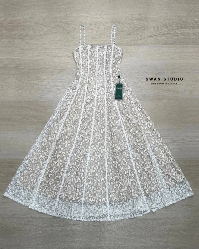 SWAN White Lace Long Dress เดรสลูกไม้ยาวสีขาว thumbnail 3