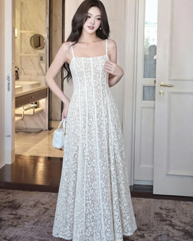 SWAN White Lace Long Dress เดรสลูกไม้ยาวสีขาว (alternate)