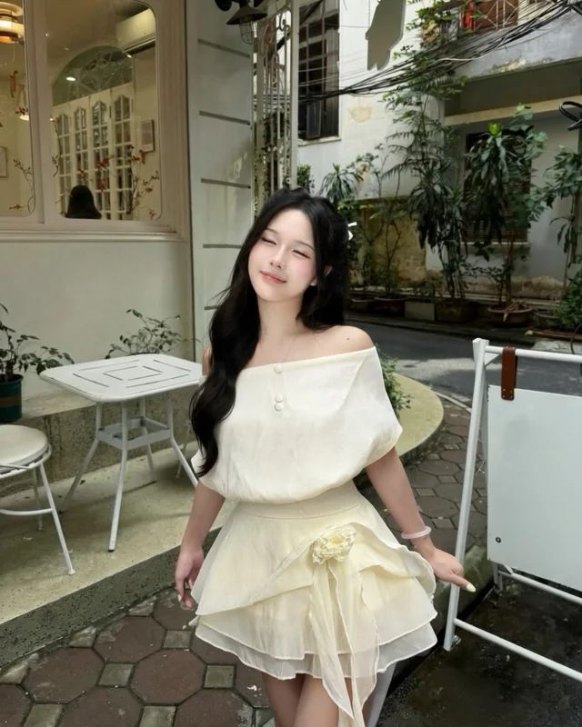 เดรสสั้นปาดไหล่สีครีมดีไซน์น่ารัก Off Shoulder Mini Dress (alternate)