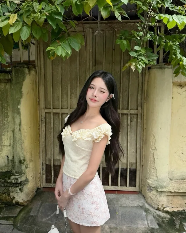 Nicharis Ruffle Off Shoulder Top Set Size S thumbnail 3