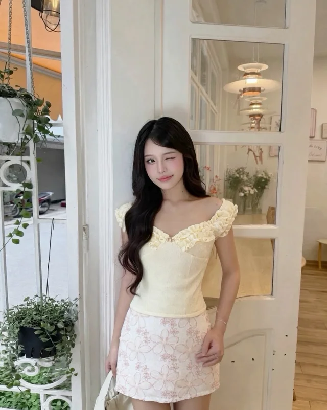 Nicharis Ruffle Off Shoulder Top Set Size S (alternate)