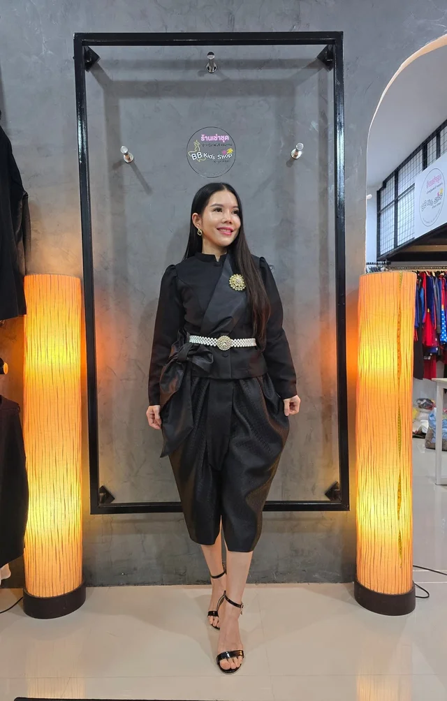 ชุดไทยสีขาวดำ